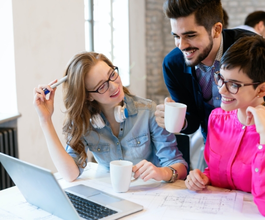 coworking-colleagues-having-conversation-at-workplace-1